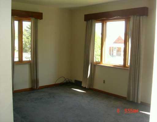 3714 Oakleaf Road Baldwin, PA 15227 - Photo 2 of 7 Living Room.