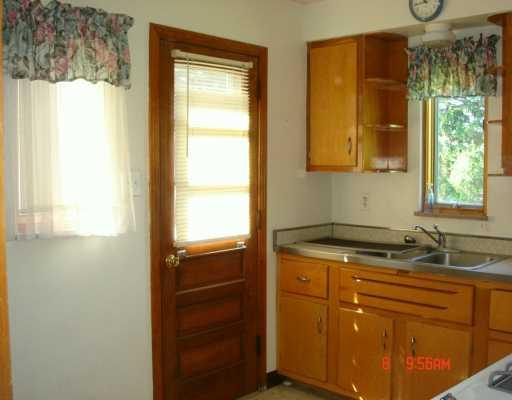 3714 Oakleaf Road Baldwin, PA 15227 - Photo 3 of 7 Kitchen.