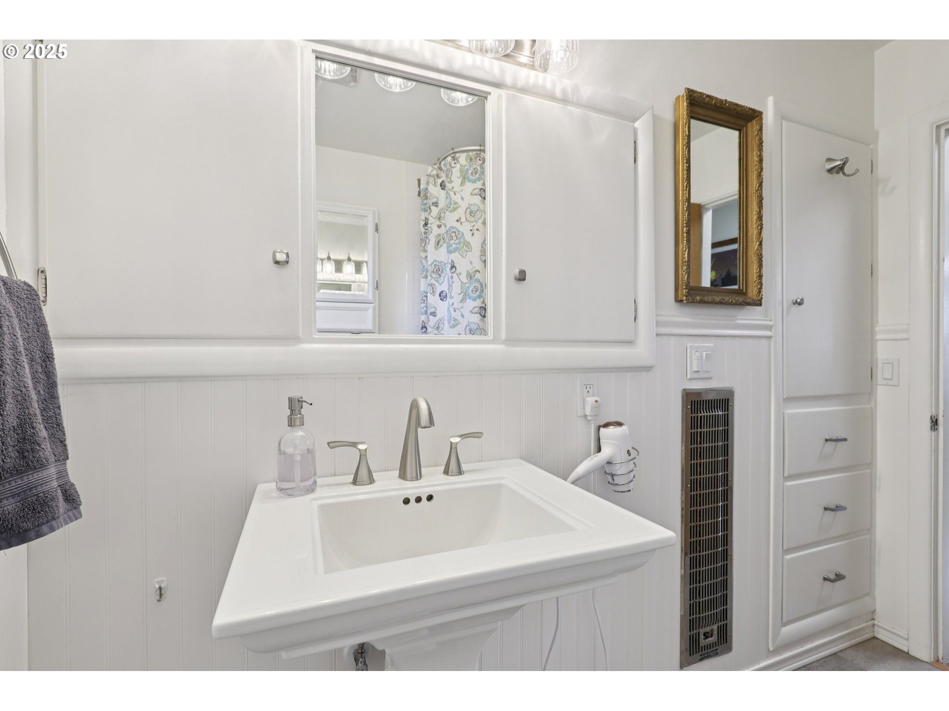 4535 Southwest Golf Course Road Cornelius, OR 97113 - Photo 24 of 43 a bathroom with a sink mirror and vanity