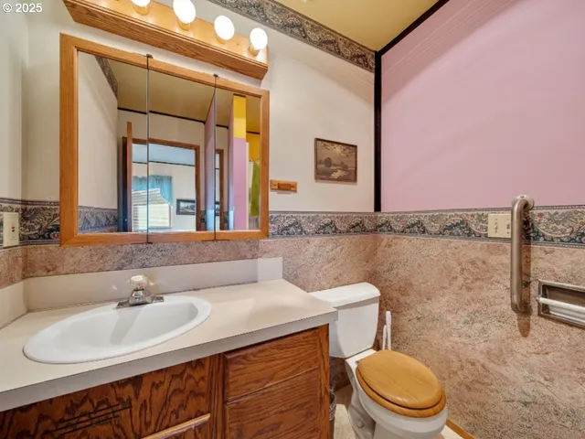 $620,000 | 305 Cypress Avenue, Garibaldi, OR 97118