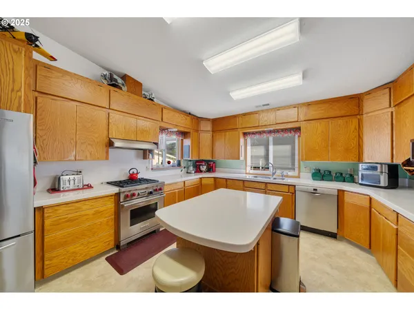 $620,000 | 305 Cypress Avenue, Garibaldi, OR 97118