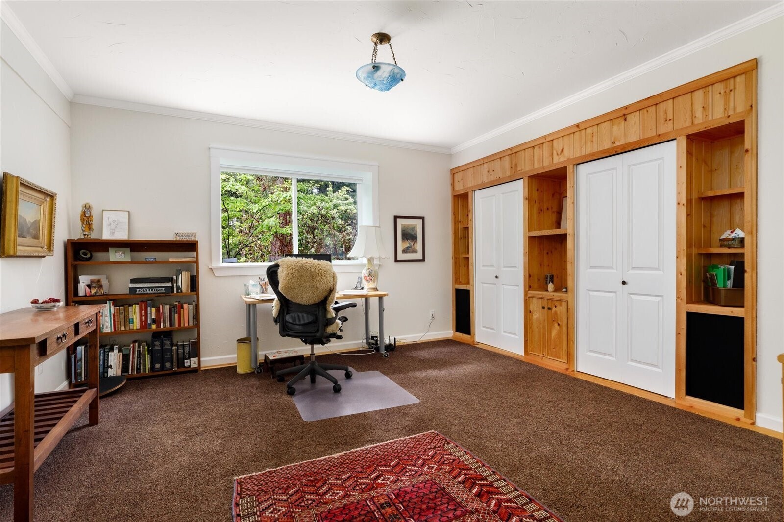 5427 Bayview Road Langley, WA 98260 - Photo 31 of 40 a view of a livingroom with workspace and a window