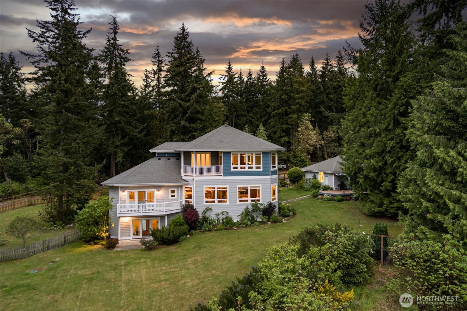 5427 Bayview Road Langley, WA 98260 - Photo 33 of 40 a front view of a house with garden