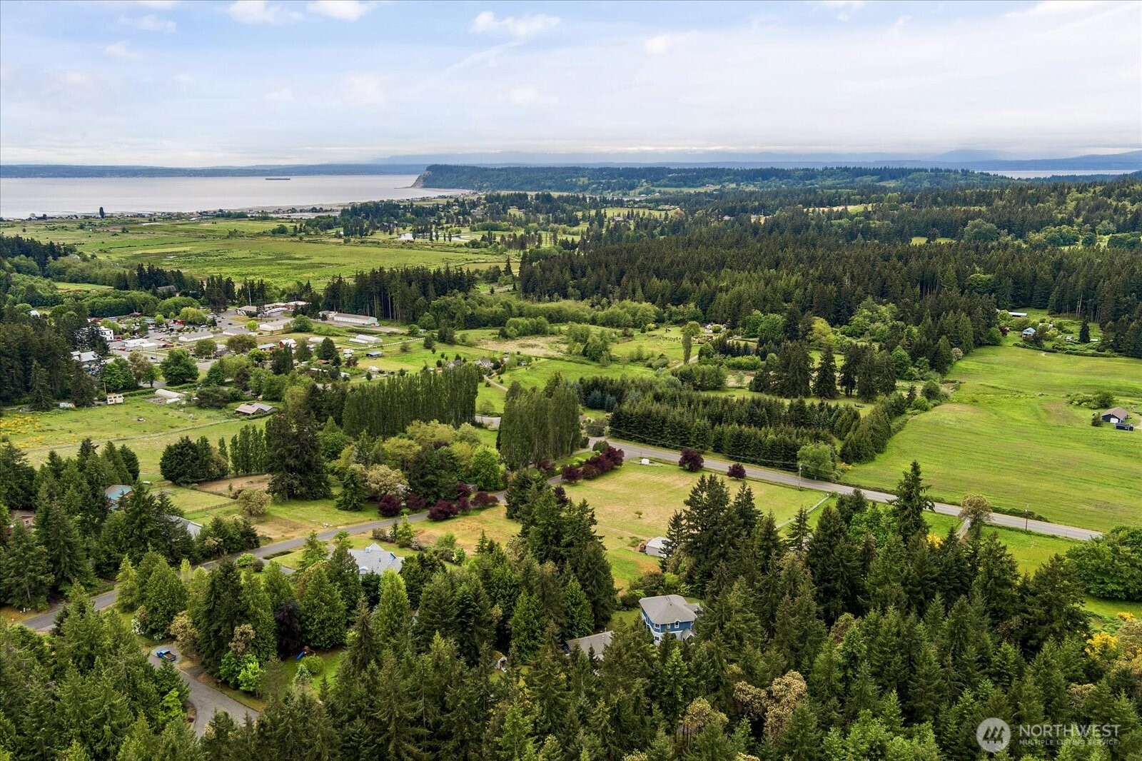5427 Bayview Road Langley, WA 98260 - Photo 35 of 40 a view of a city with mountains in the background
