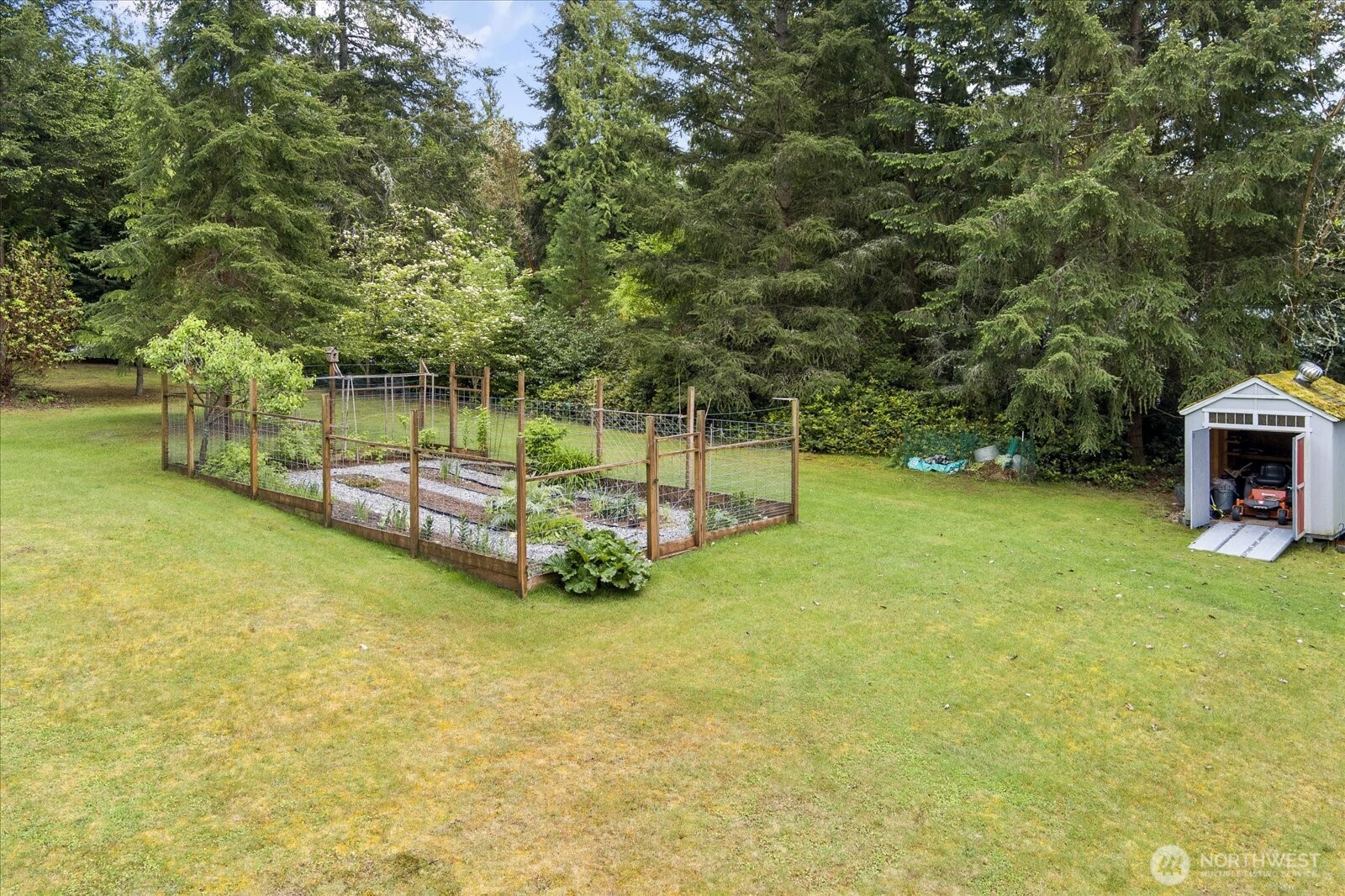 5427 Bayview Road Langley, WA 98260 - Photo 37 of 40 a view of a backyard with swimming pool
