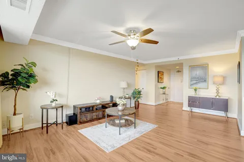 $350,000 | 3713 South George Mason Drive, Unit 904W, Falls Church, VA 22041