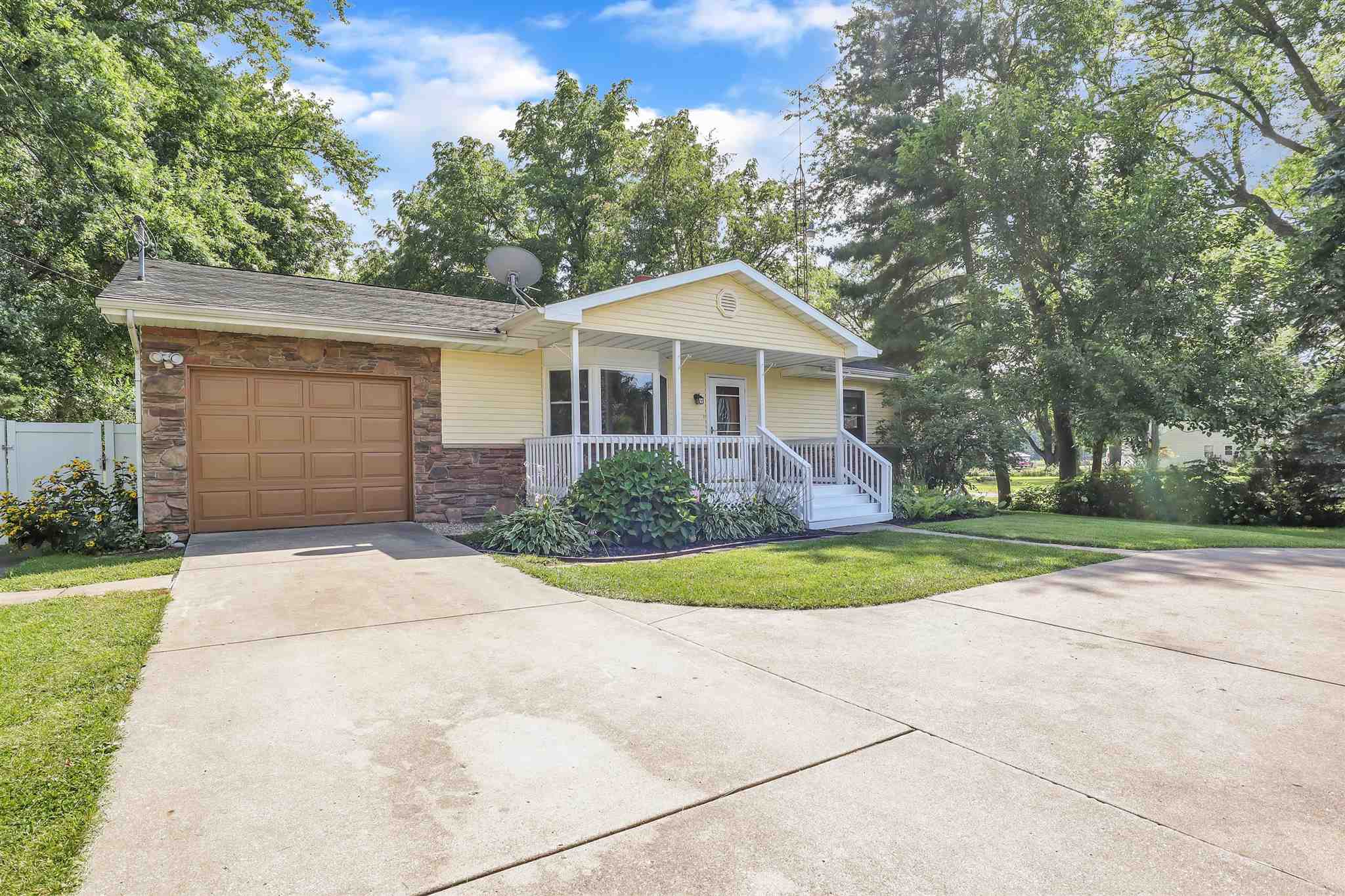 23026 Adams Road South Bend, IN 46628 - Photo 3 of 34 Gallery Image 3