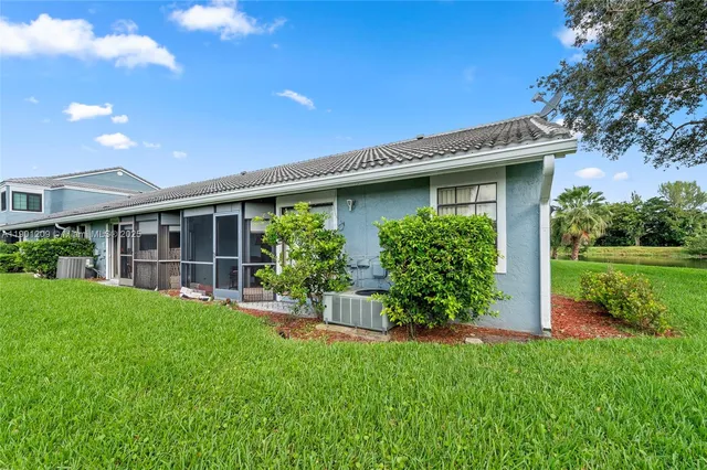 a view of an house with backyard space and garden