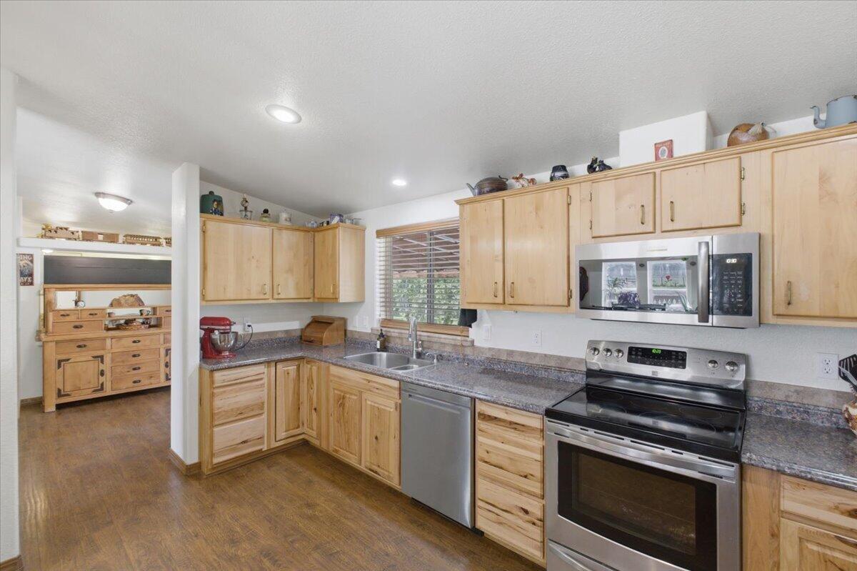 35377 Ede Road Lebanon, OR 97355 - Photo 12 of 50 9