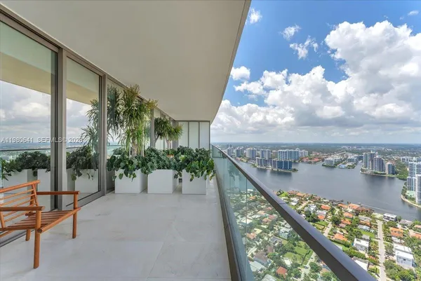 $30,000 | 18975 Collins Avenue, Unit 5302, Sunny Isles Beach, FL 33160