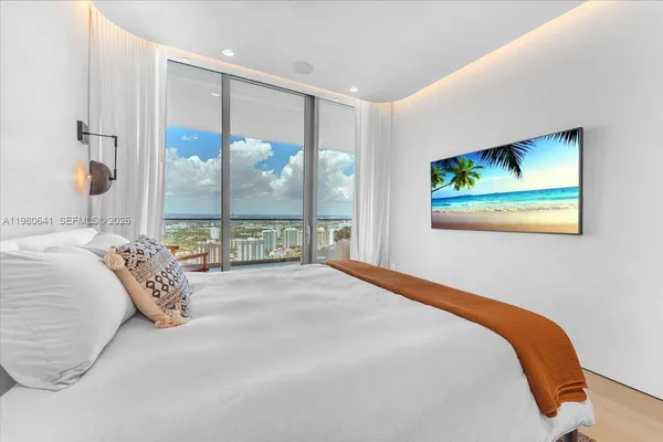 $30,000 | 18975 Collins Avenue, Unit 5302, Sunny Isles Beach, FL 33160