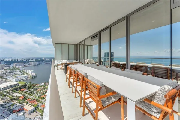 $30,000 | 18975 Collins Avenue, Unit 5302, Sunny Isles Beach, FL 33160