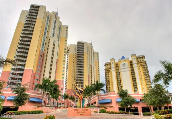 $2,100 | 2745 First Street, Unit 1802, Fort Myers, FL 33916
