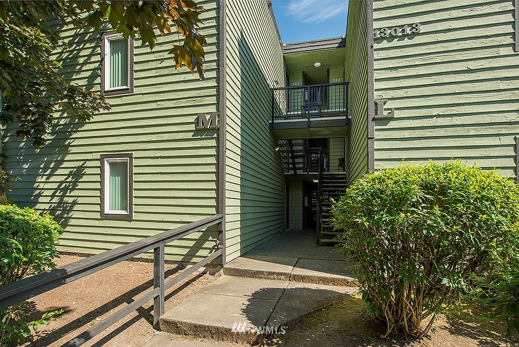 13013 East Gibson Road, Unit L322 Everett, WA 98204 - Photo 2 of 18 Gallery Image 2