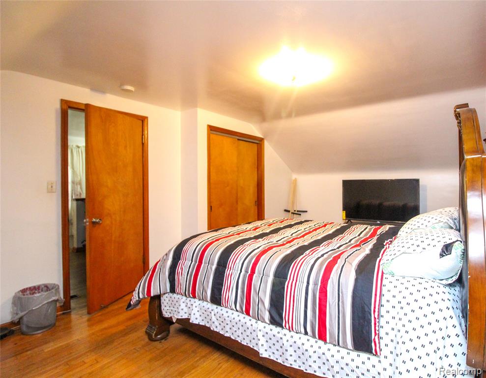 15611 Spring Garden Street Detroit, MI 48205 - Photo 12 of 49