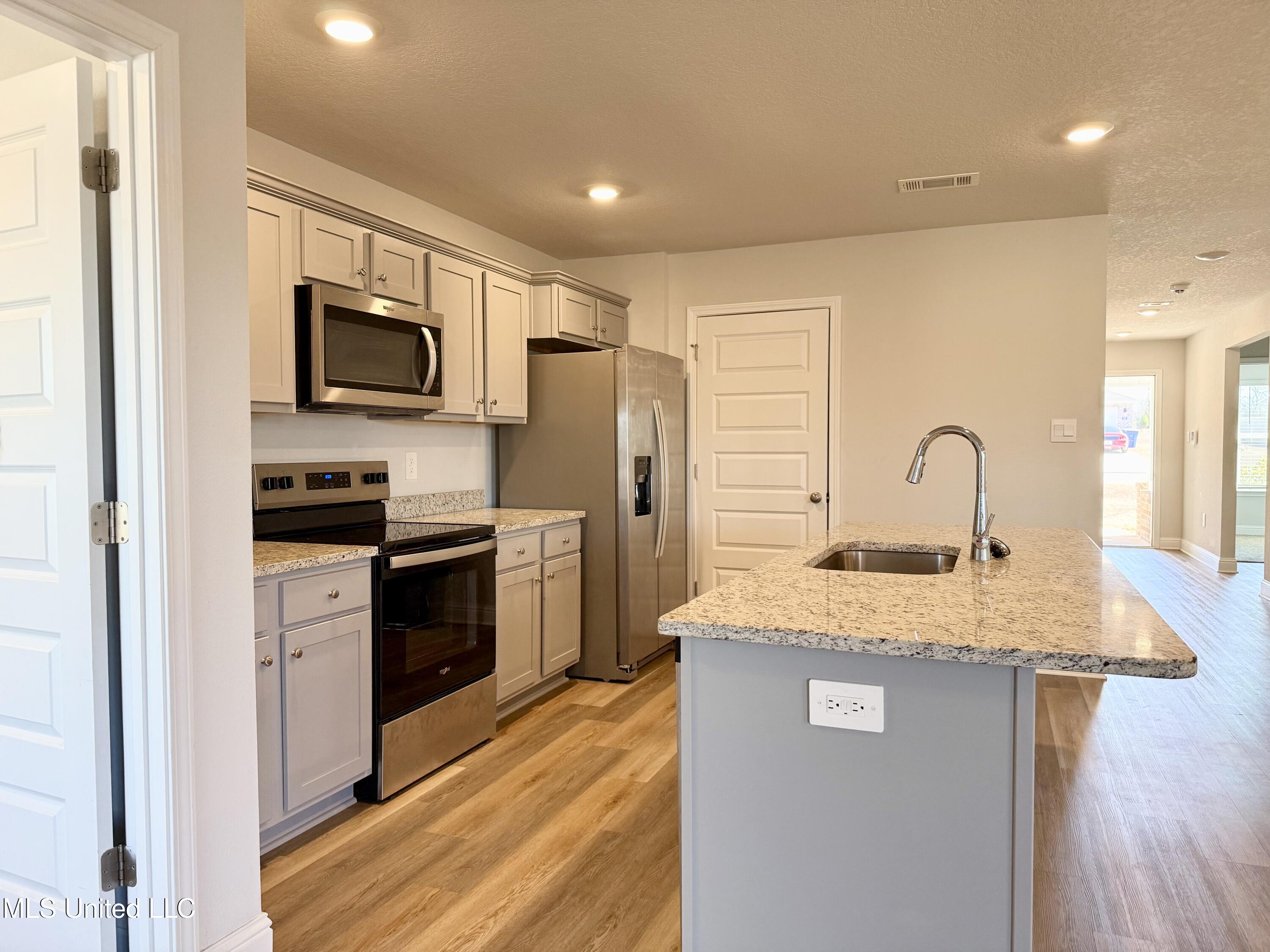 196 Mill Street Lucedale, MS 39452 - Photo 7 of 17 IMG_5108