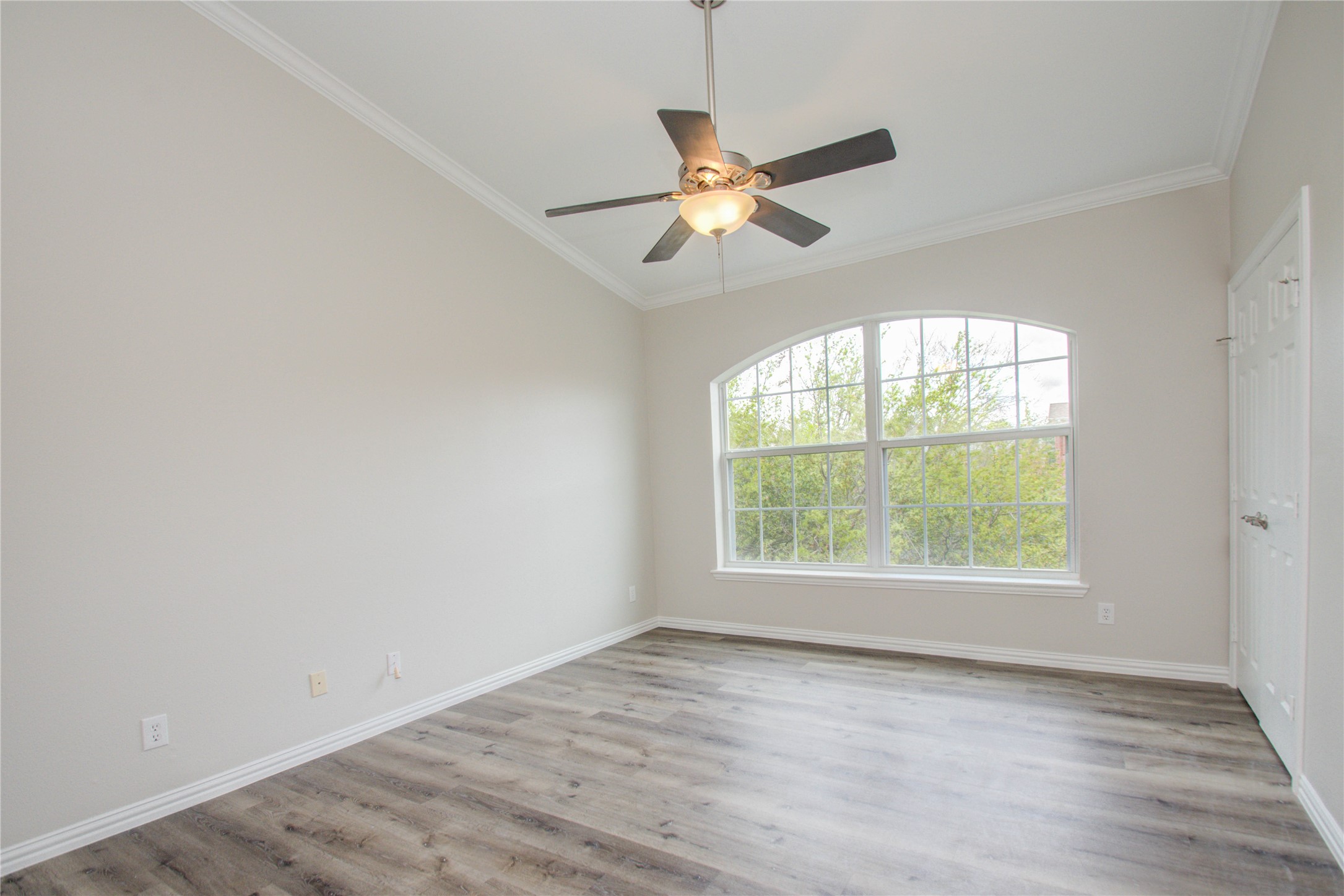 2111 Welch Street, Unit A321 Houston, TX 77019 - Photo 15 of 25 an empty room with wooden floor fan and windows