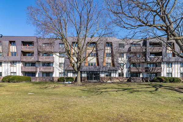 $184,999 | 13200 West Heiden Circle, Unit 2111, Lake Bluff, IL 60044