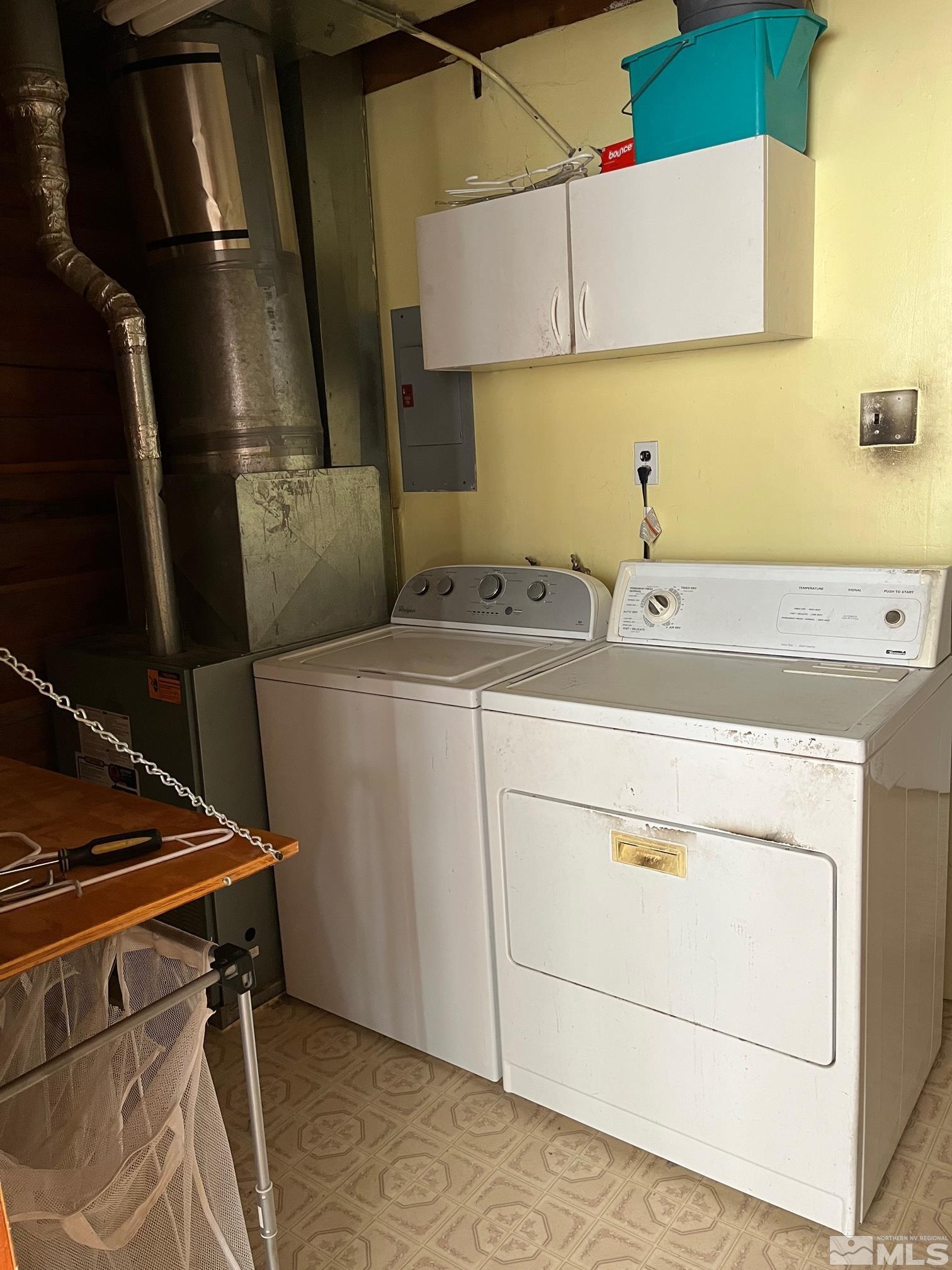 3501 Boyer Road Fallon, NV 89406 - Photo 4 of 14 a utility room with dryer and washer