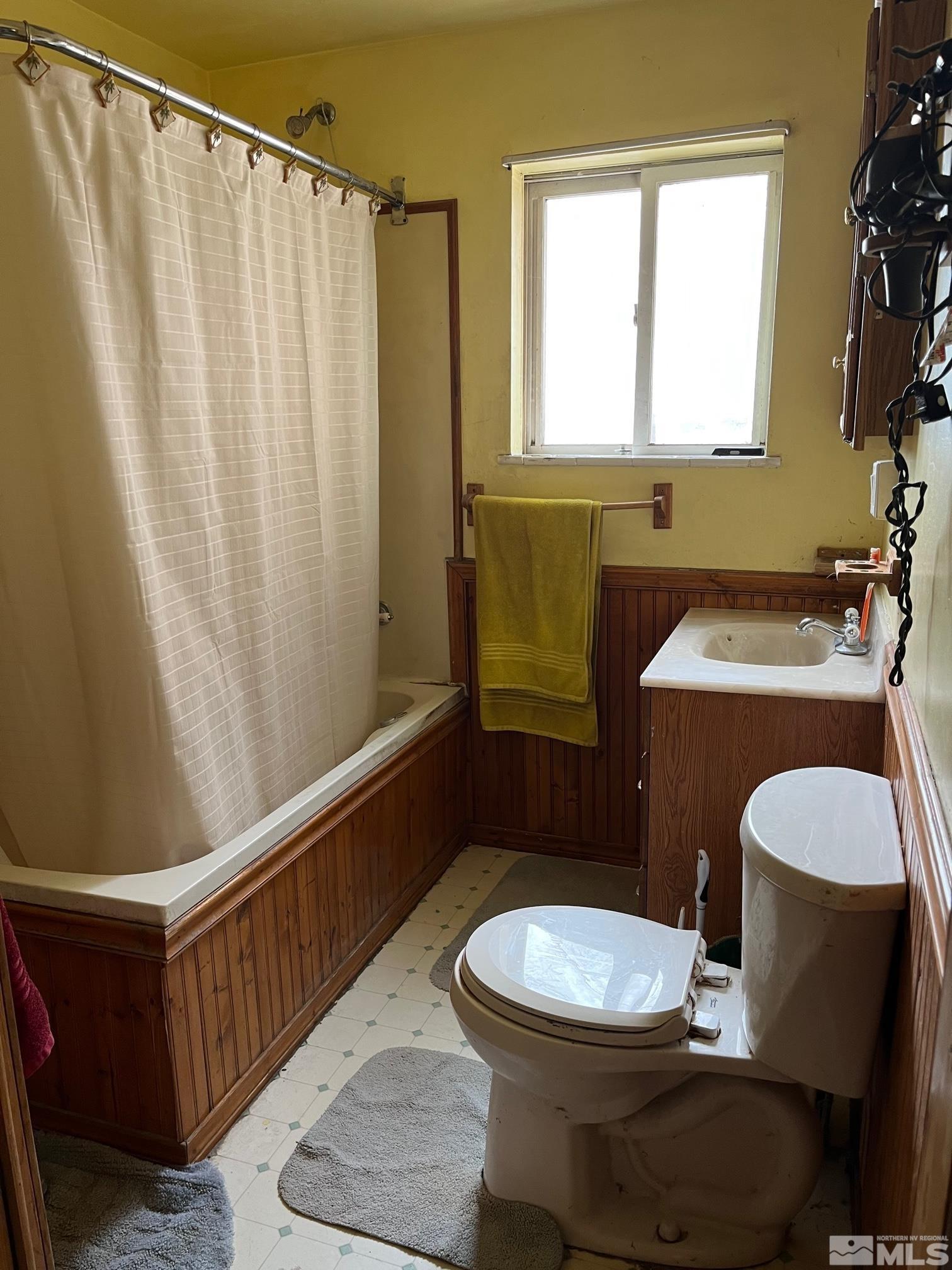 3501 Boyer Road Fallon, NV 89406 - Photo 8 of 14 a bathroom with a sink a toilet and tub