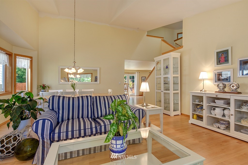 5531 Southeast 2nd Court Renton, WA 98059 - Photo 3 of 15 Gallery Image 3