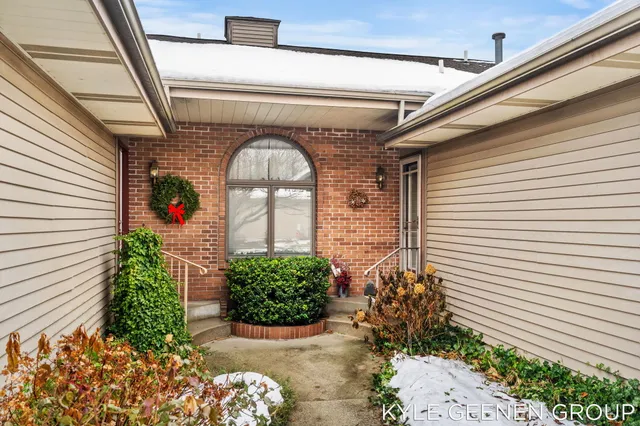 $270,000 | 631 Spring Lane, Unit 6, Holland, MI 49423