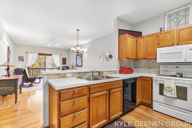 $270,000 | 631 Spring Lane, Unit 6, Holland, MI 49423