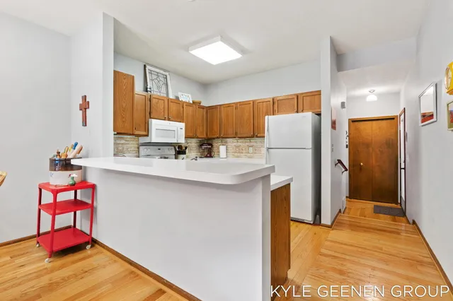 $270,000 | 631 Spring Lane, Unit 6, Holland, MI 49423