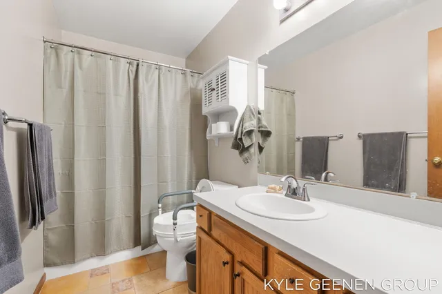 $270,000 | 631 Spring Lane, Unit 6, Holland, MI 49423