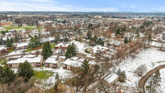 $270,000 | 631 Spring Lane, Unit 6, Holland, MI 49423