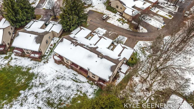 $270,000 | 631 Spring Lane, Unit 6, Holland, MI 49423