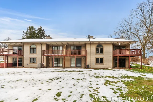 $270,000 | 631 Spring Lane, Unit 6, Holland, MI 49423