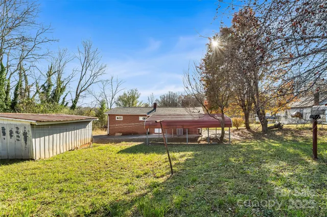 a view of a house with a big yard