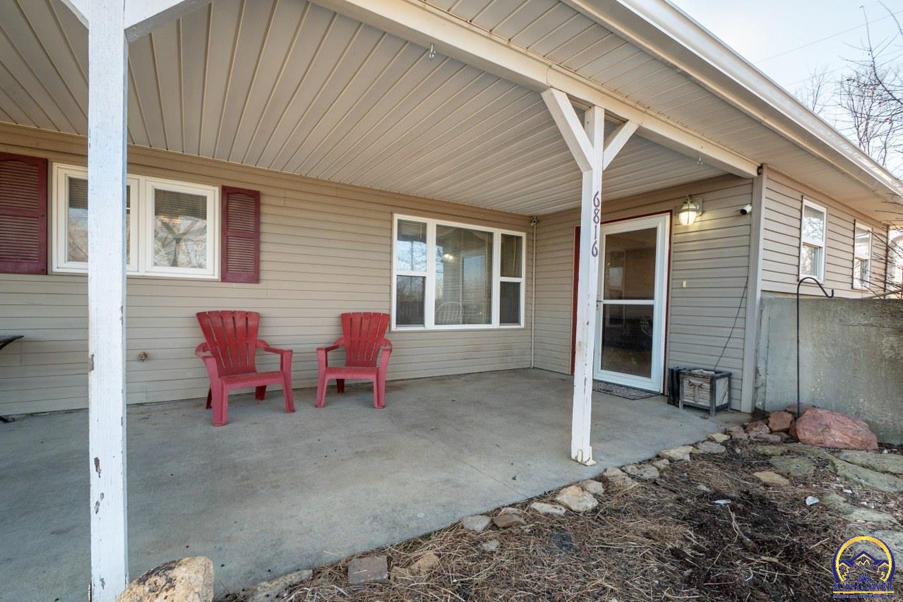 6816 Butler Road Meriden, KS 66512 - Photo 2 of 35