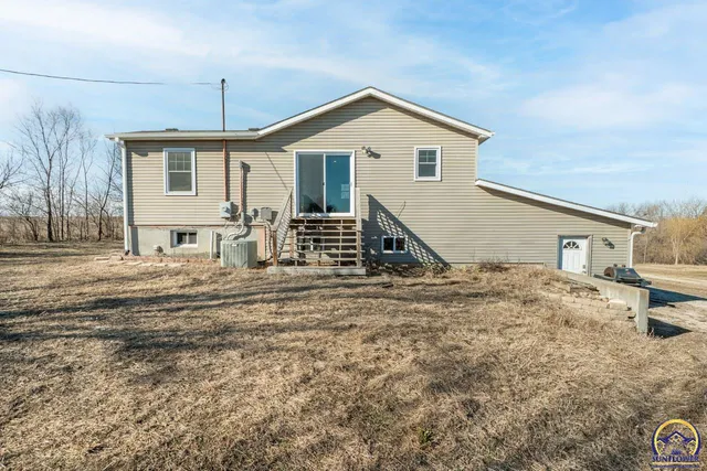 $298,000 | 6816 Butler Road, Meriden, KS 66512