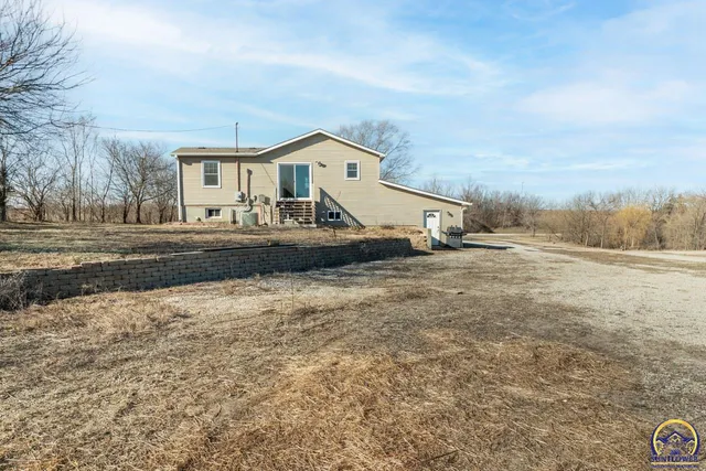 $298,000 | 6816 Butler Road, Meriden, KS 66512