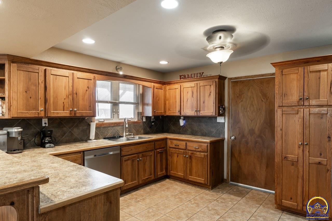 6816 Butler Road Meriden, KS 66512 - Photo 7 of 35