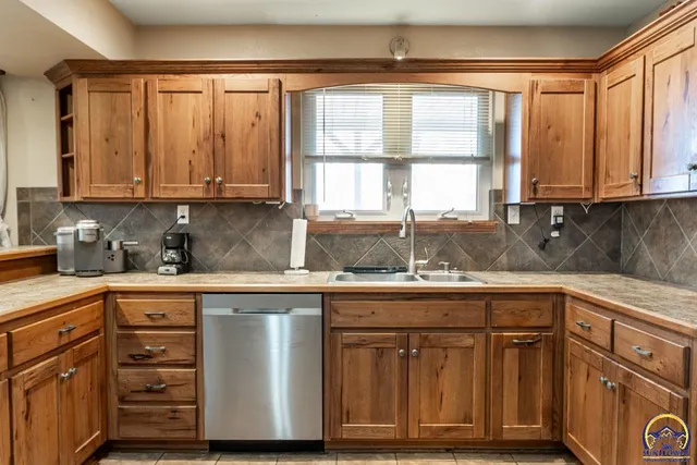 $298,000 | 6816 Butler Road, Meriden, KS 66512