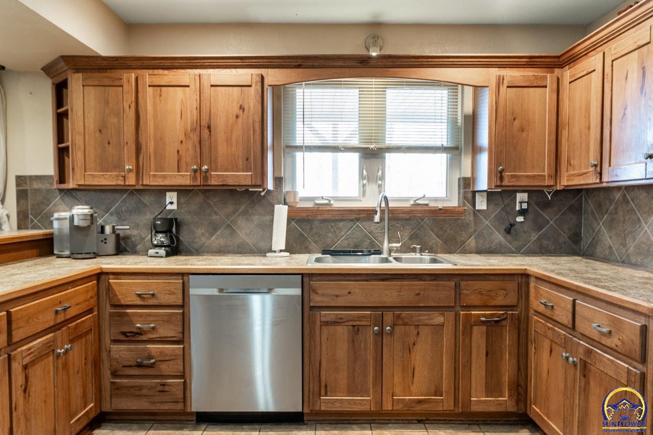 6816 Butler Road Meriden, KS 66512 - Photo 9 of 35