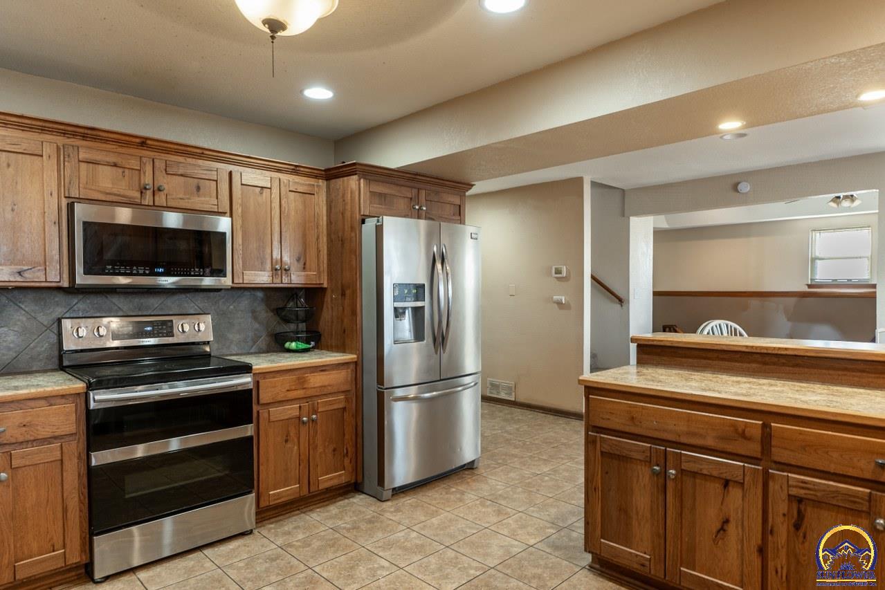 6816 Butler Road Meriden, KS 66512 - Photo 10 of 35