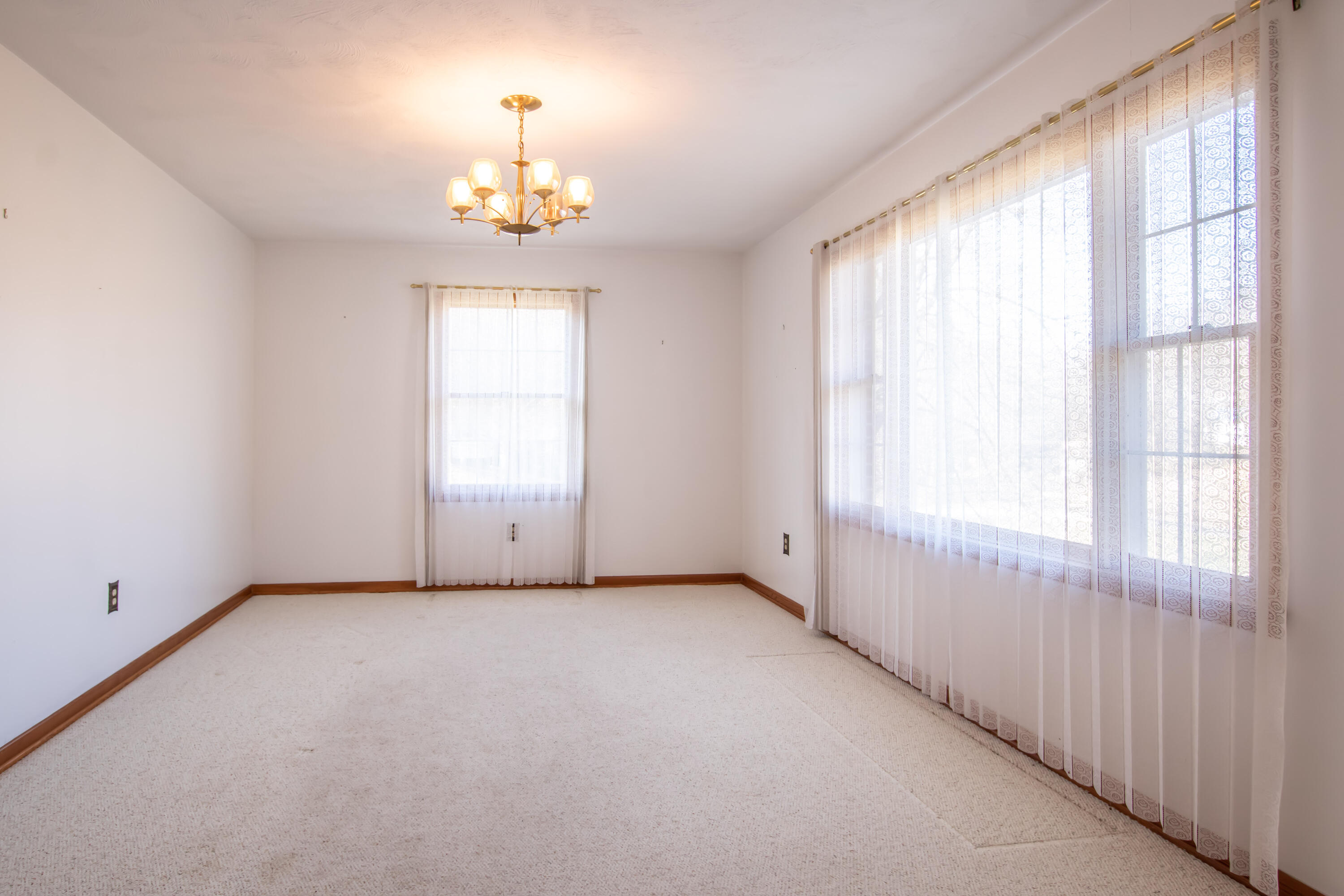 20146 Campground Road Bristol, VA 24202 - Photo 9 of 57 Living Room