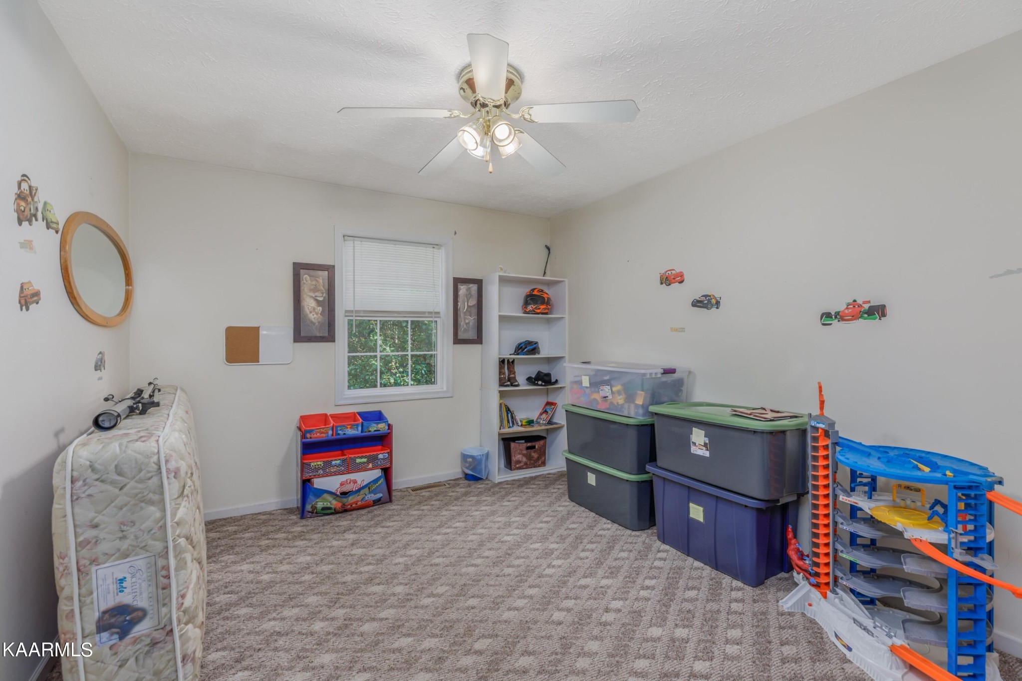 3226 Bogard Road Cosby, TN 37722 - Photo 16 of 35 a workspace with furniture