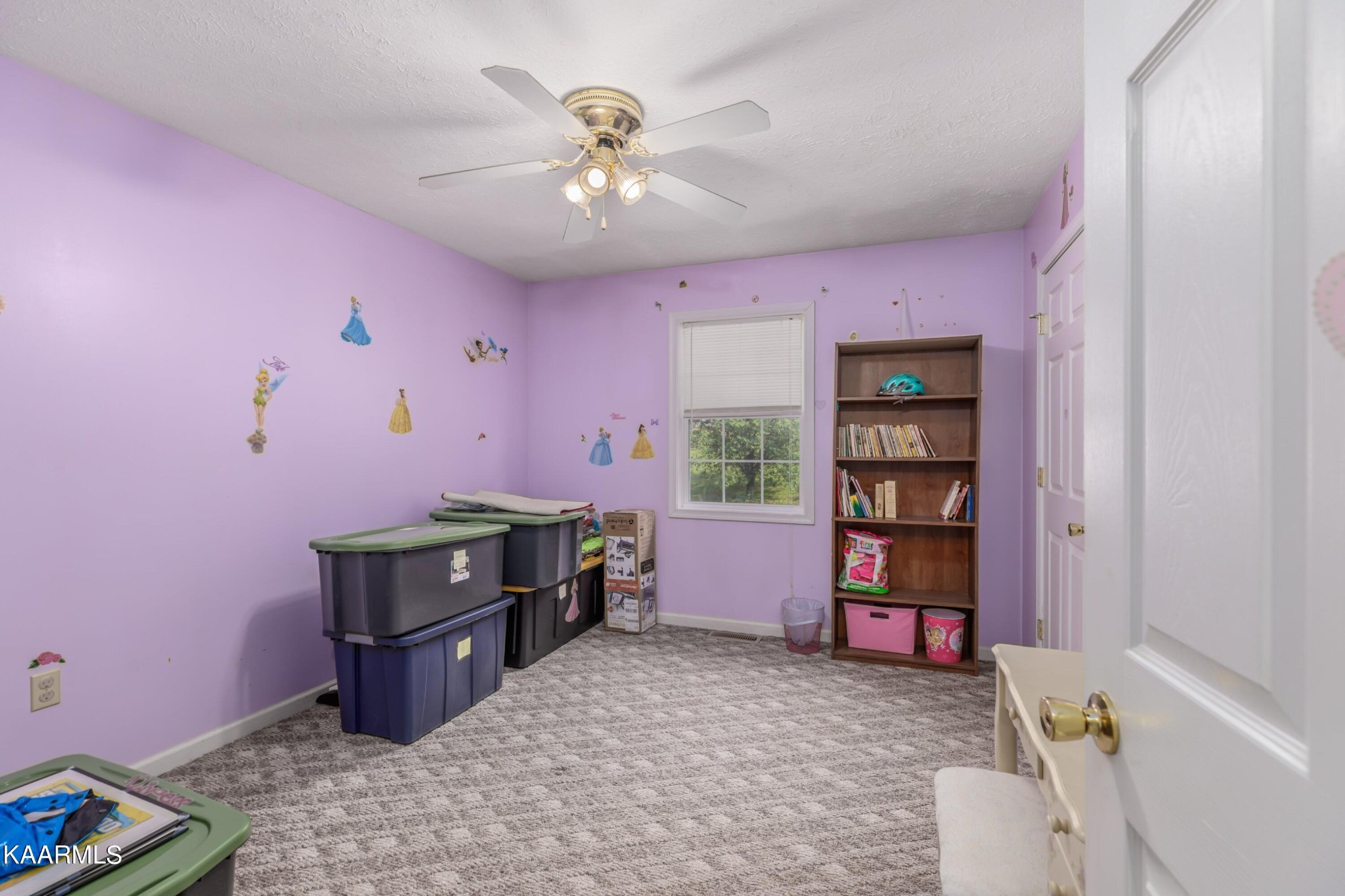 3226 Bogard Road Cosby, TN 37722 - Photo 17 of 35 a room with furniture and soccer table