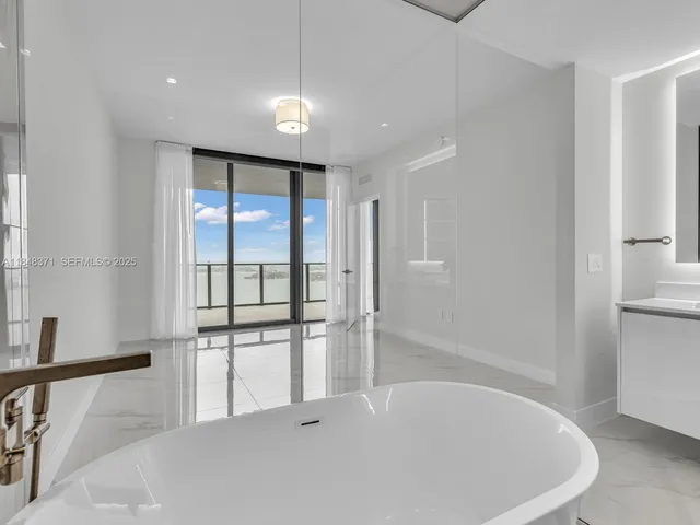 $10,500 | 700 Northeast 24th Street, Unit 4603, Miami, FL 33137