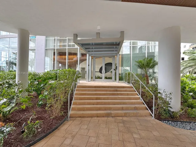 $10,500 | 700 Northeast 24th Street, Unit 4603, Miami, FL 33137