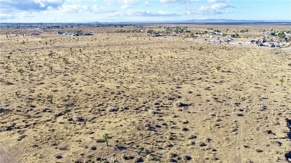 0 Eucalyptus Street Hesperia, CA 92345 - Photo 11 of 25 a bathroom with a shower curtain