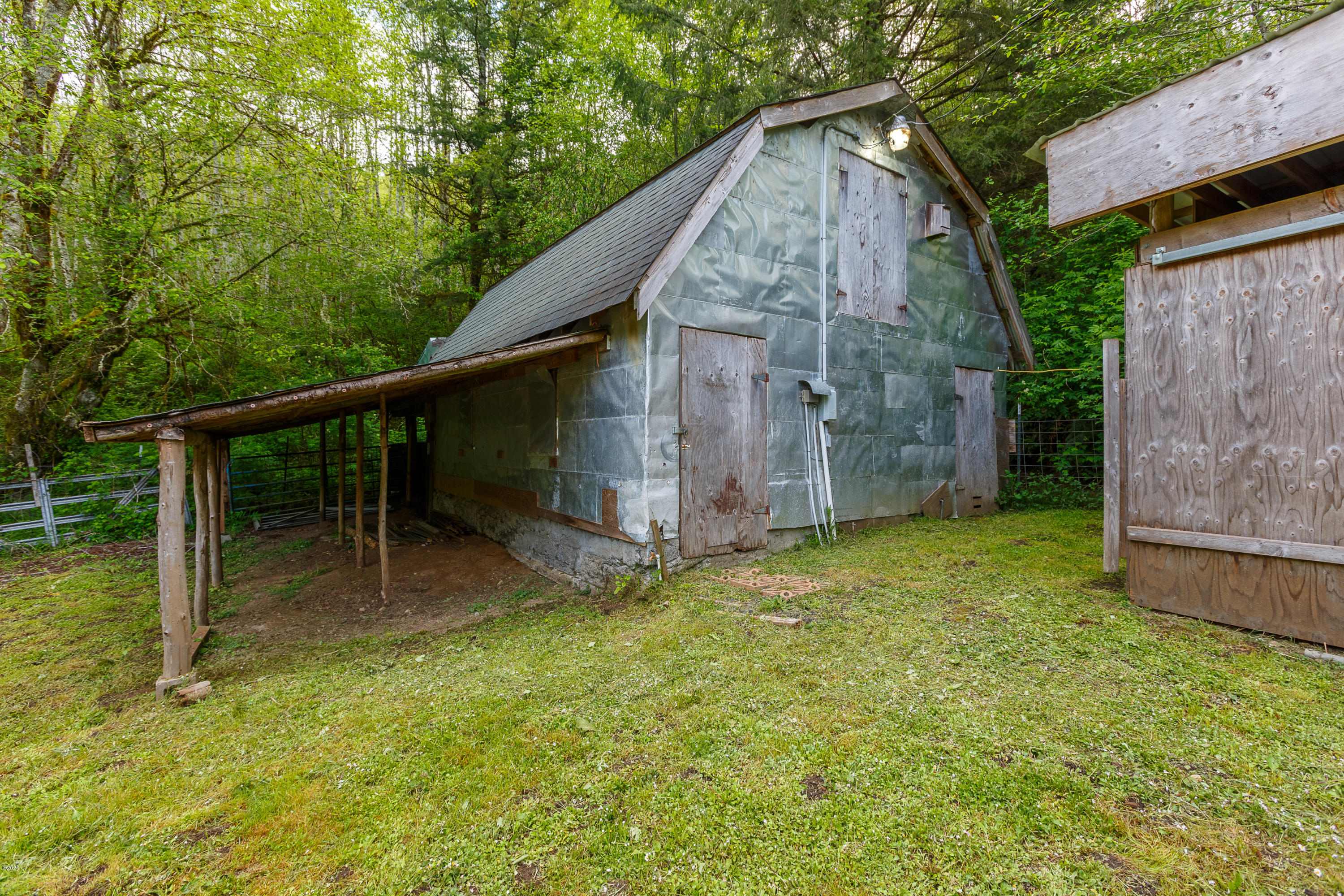 1266 North Yachats River Road Yachats, OR 97498 - Photo 57 of 79 Barns