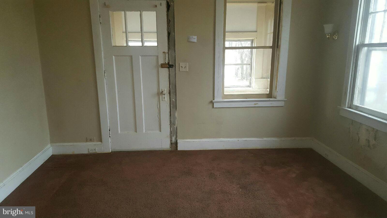 4401 Ritchie Highway Baltimore, MD 21225 - Photo 2 of 9 Family Room