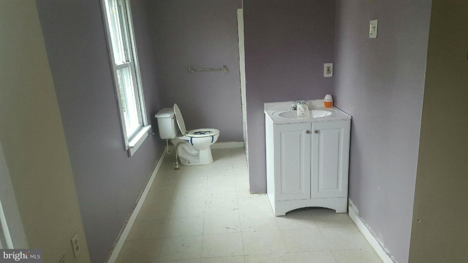 4401 Ritchie Highway Baltimore, MD 21225 - Photo 6 of 9 Bath