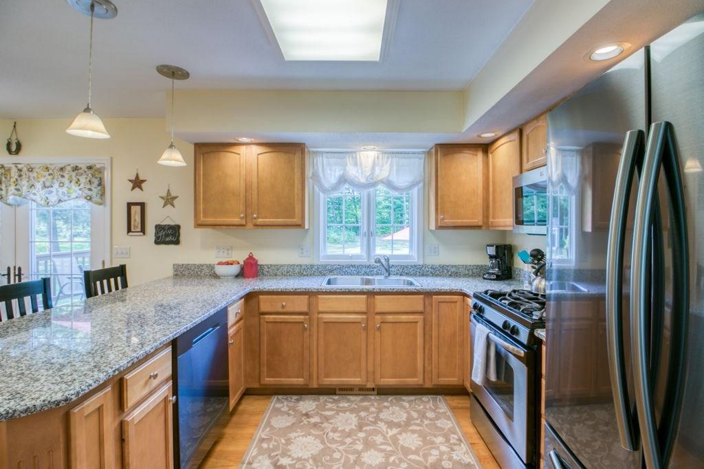 47 Hillside Road Westfield, MA 01085 - Photo 4 of 37 Gallery Image 4